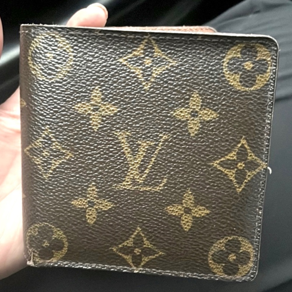Louis Vuitton LV wallet authentic